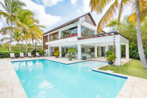 Private Luxury Villa with Staff & Pool